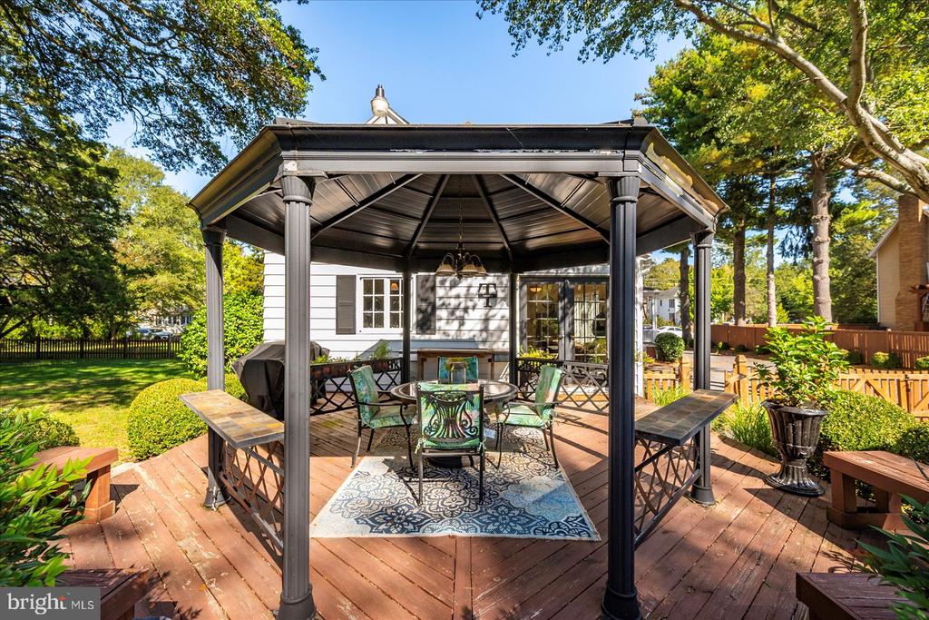 302 MIDDLE BOULEVARD