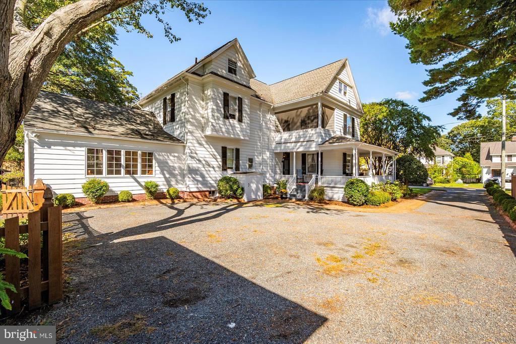 302 MIDDLE BOULEVARD