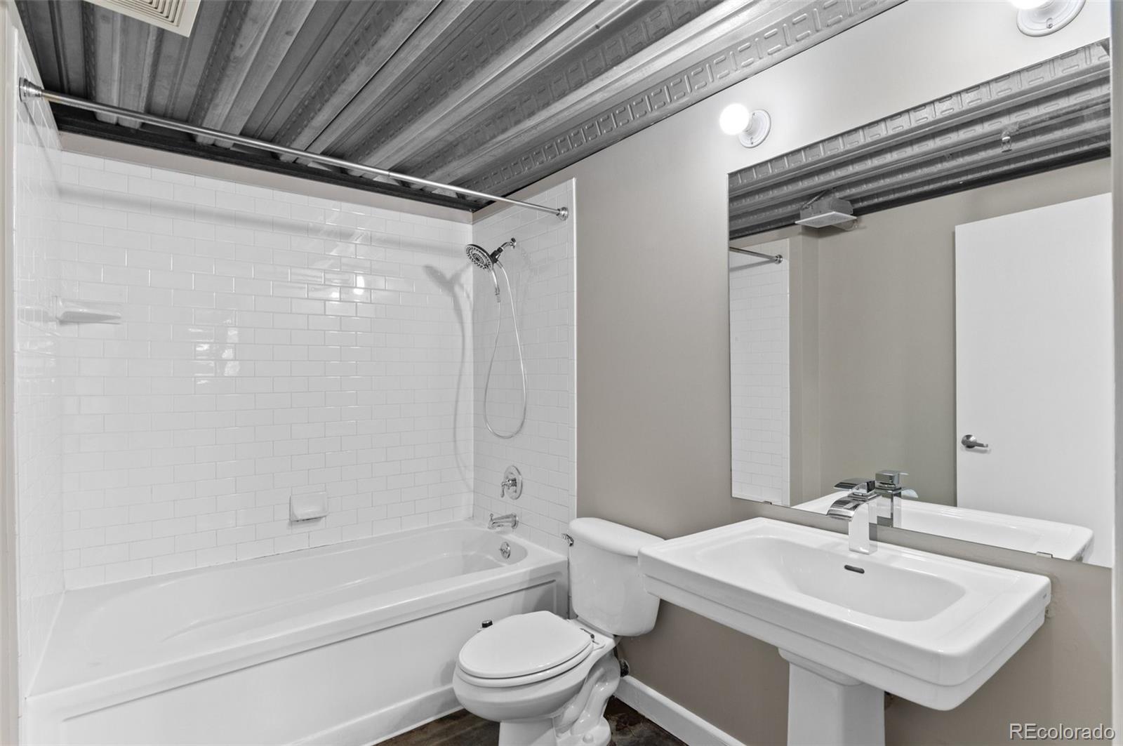 1111 Osage Street Unit: 16