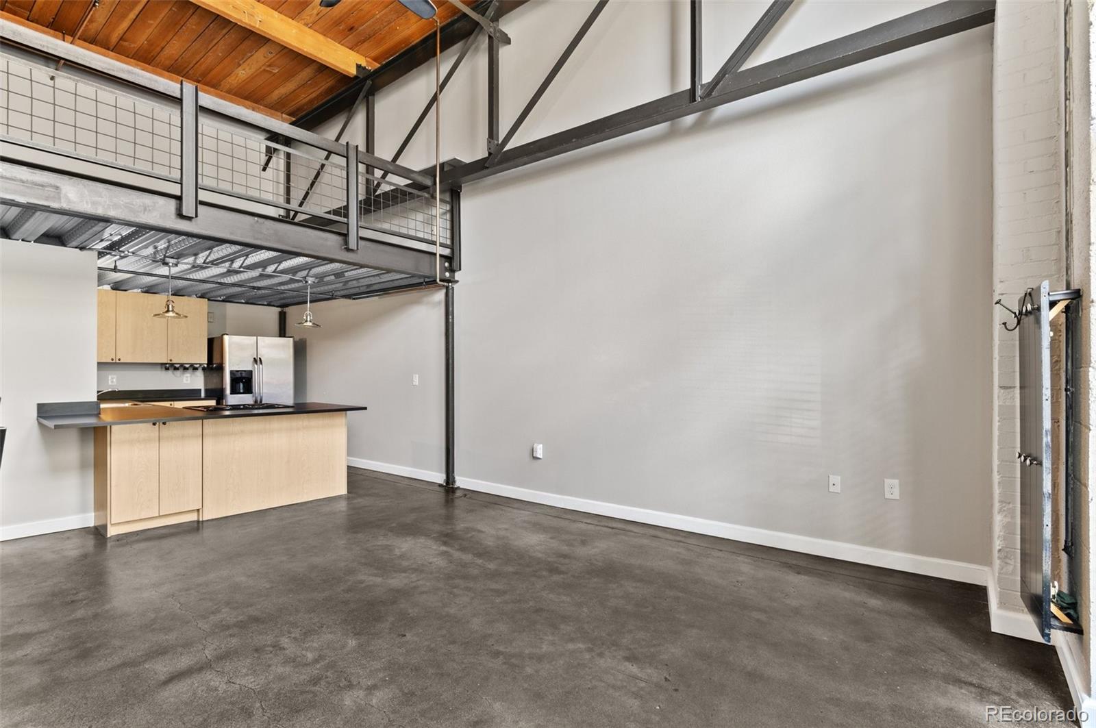 1111 Osage Street Unit: 16