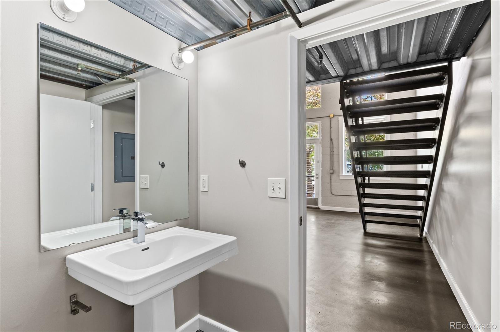 1111 Osage Street Unit: 16