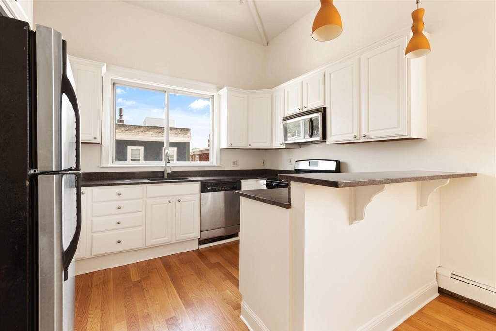 270 E St # 3