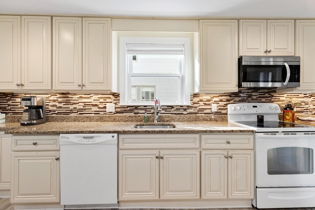 26 Wellesly St # 1