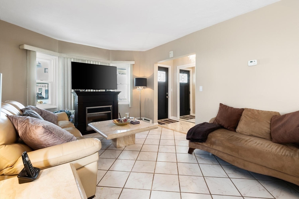 26 Wellesly St # 1