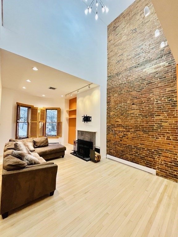 49 Fort Ave # 2