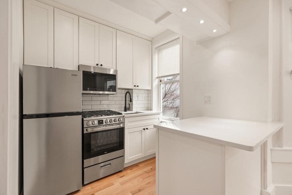 464 E 3rd # 3