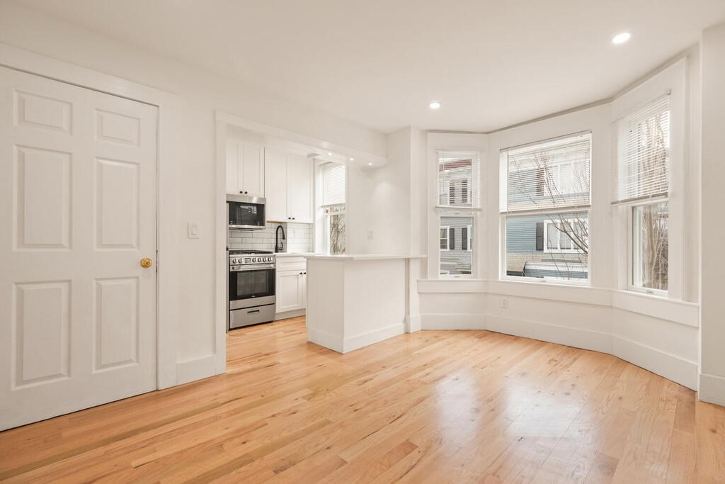 464 E 3rd # 3