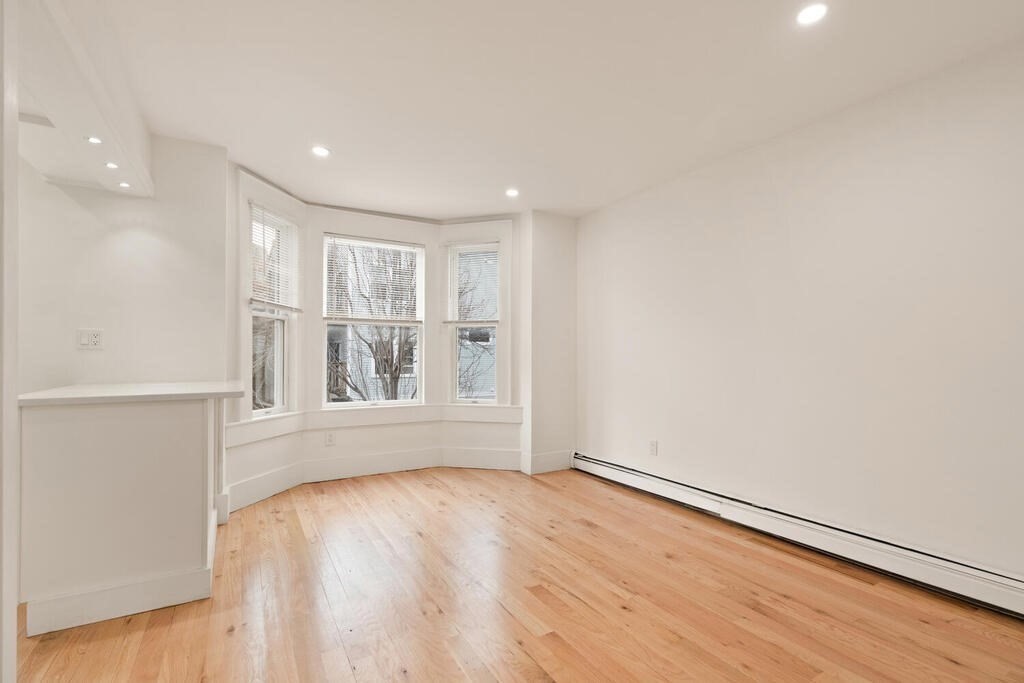 464 E 3rd # 3