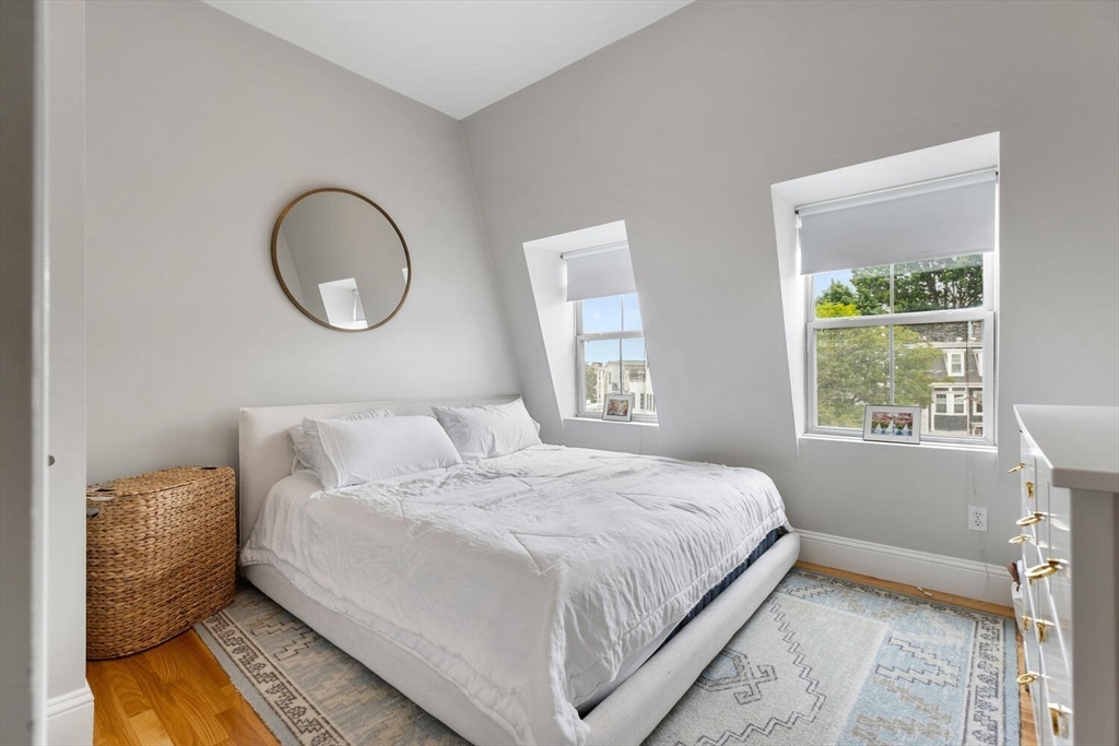352 W 3rd # 23