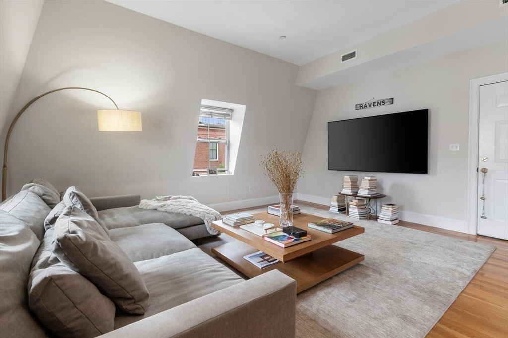 352 W 3rd # 23