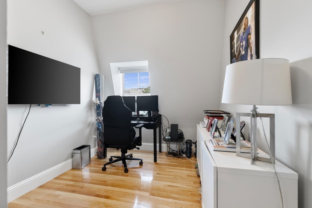 352 W 3rd # 23