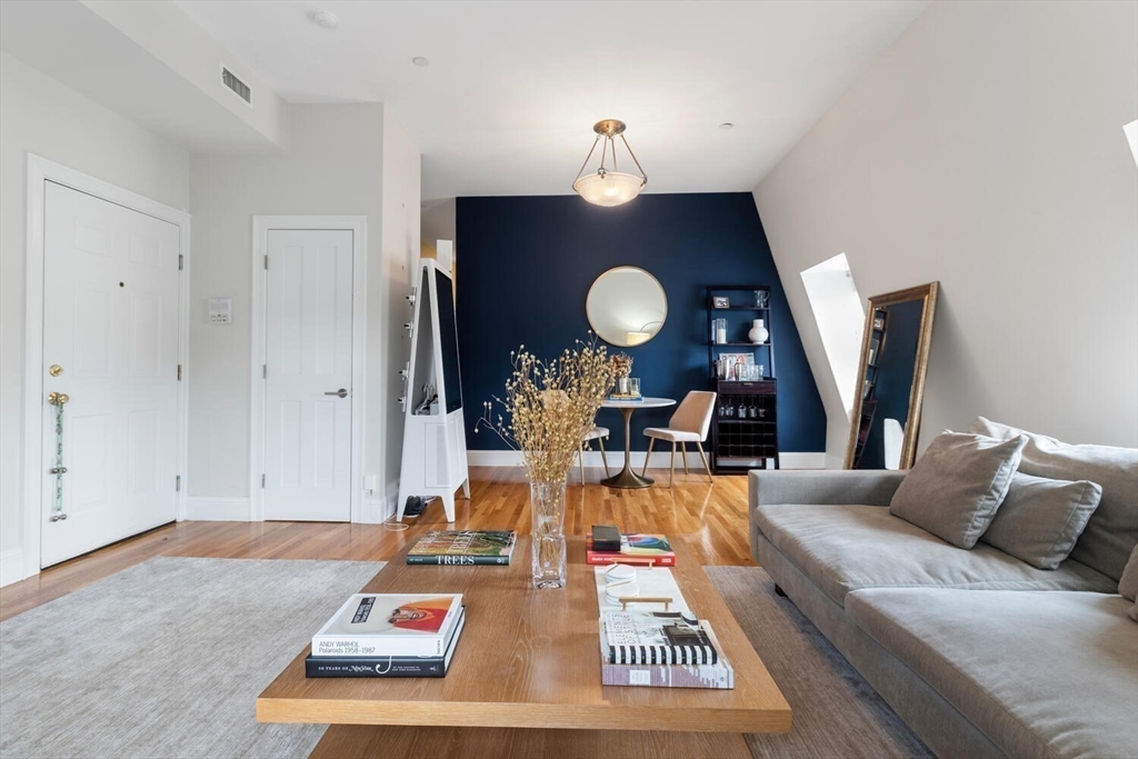 352 W 3rd # 23