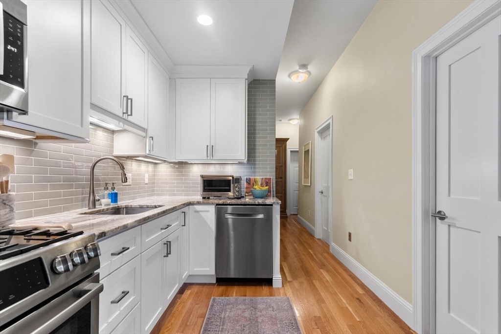 352 W 3rd # 23