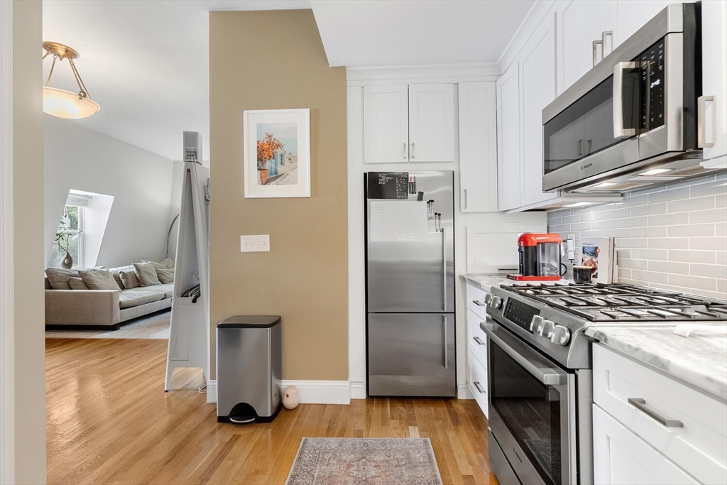 352 W 3rd # 23