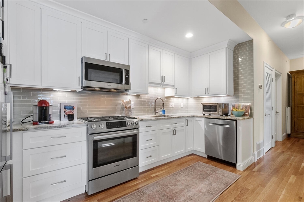 352 W 3rd # 23