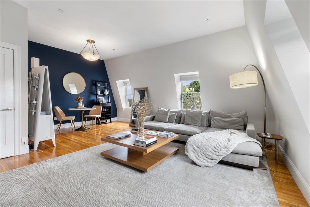 352 W 3rd # 23