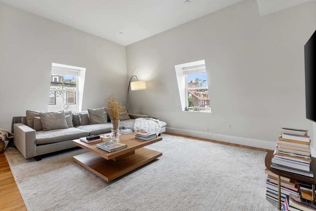 352 W 3rd # 23