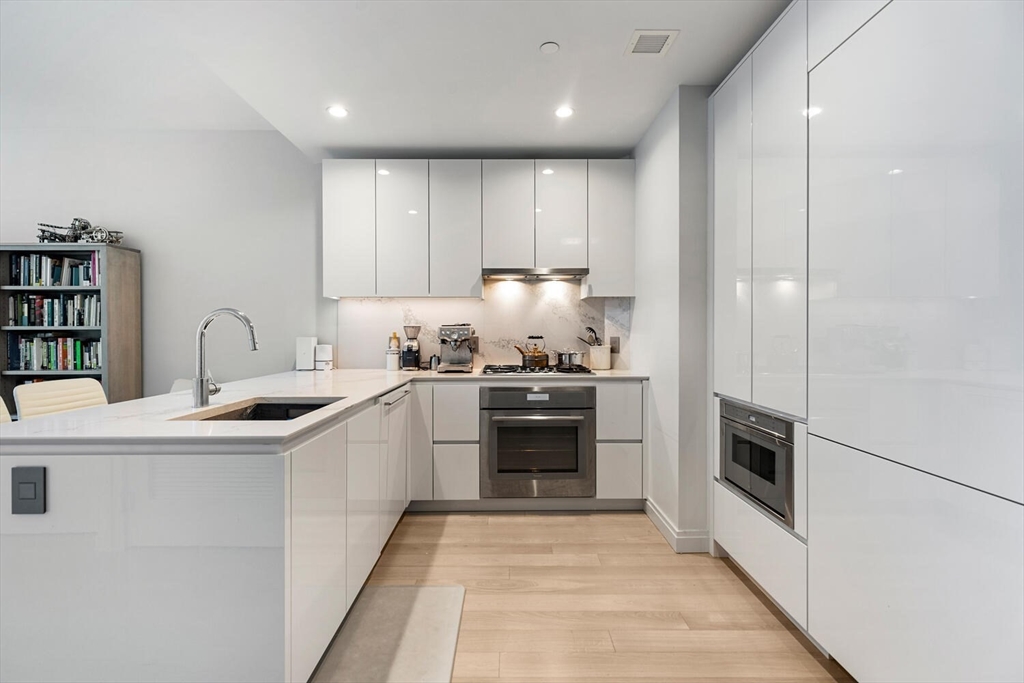 133 Seaport Blvd # 1701