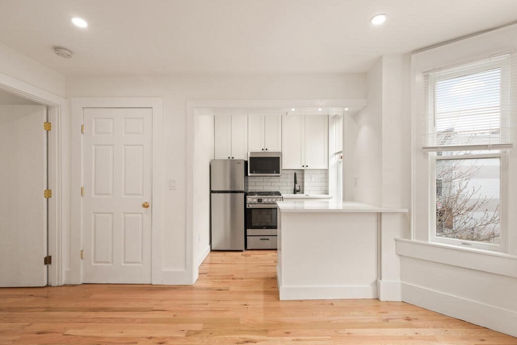 464 E 3rd # 1