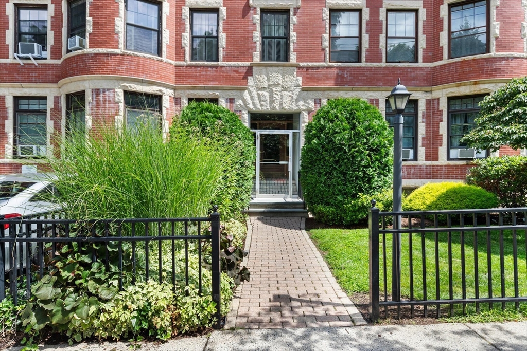 149 Winthrop Rd # 1