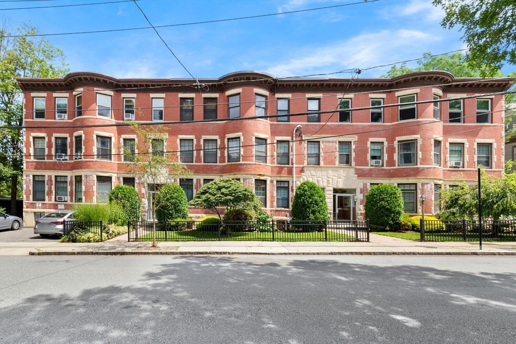 149 Winthrop Rd # 1