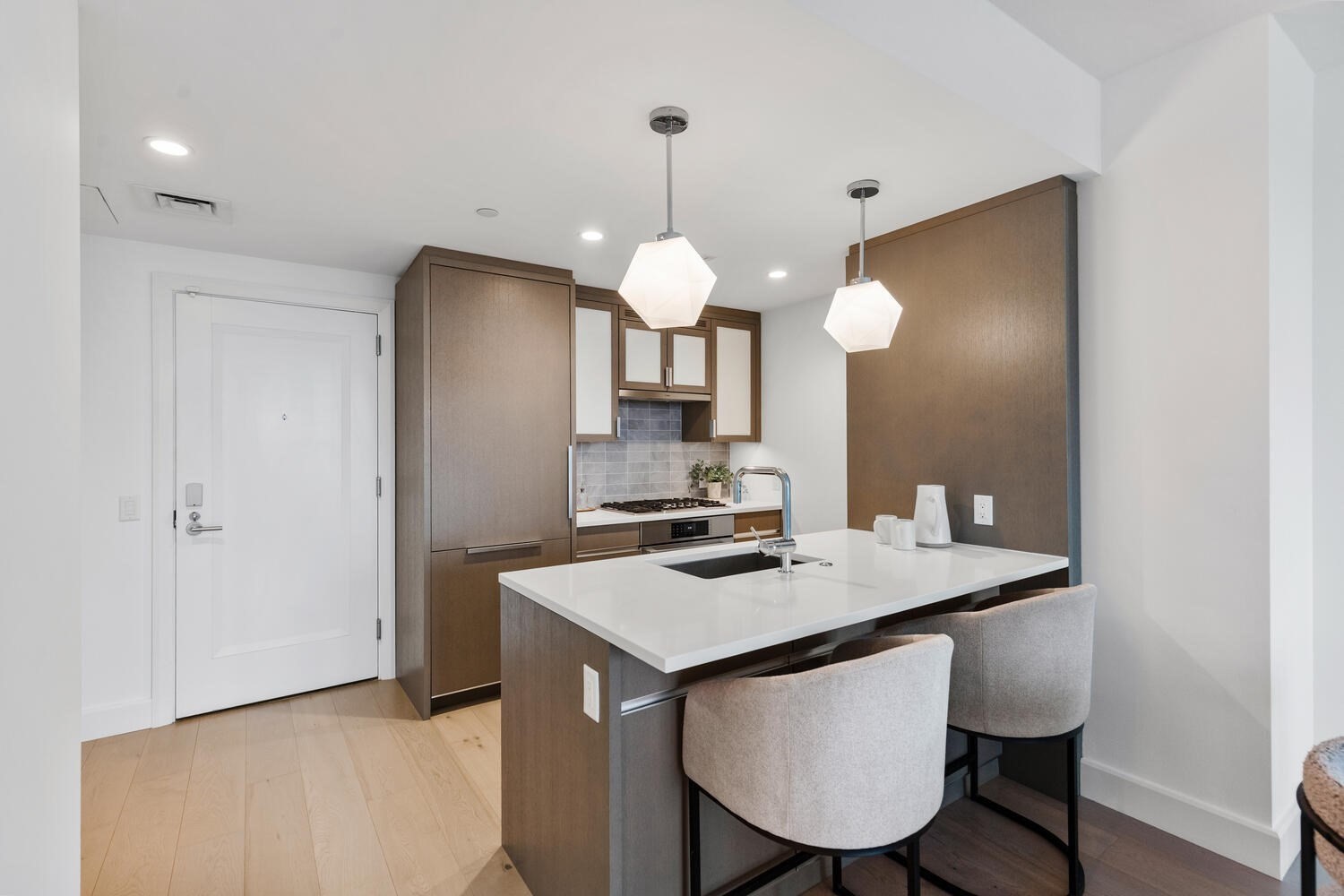 100 Lovejoy Wharf # 8H