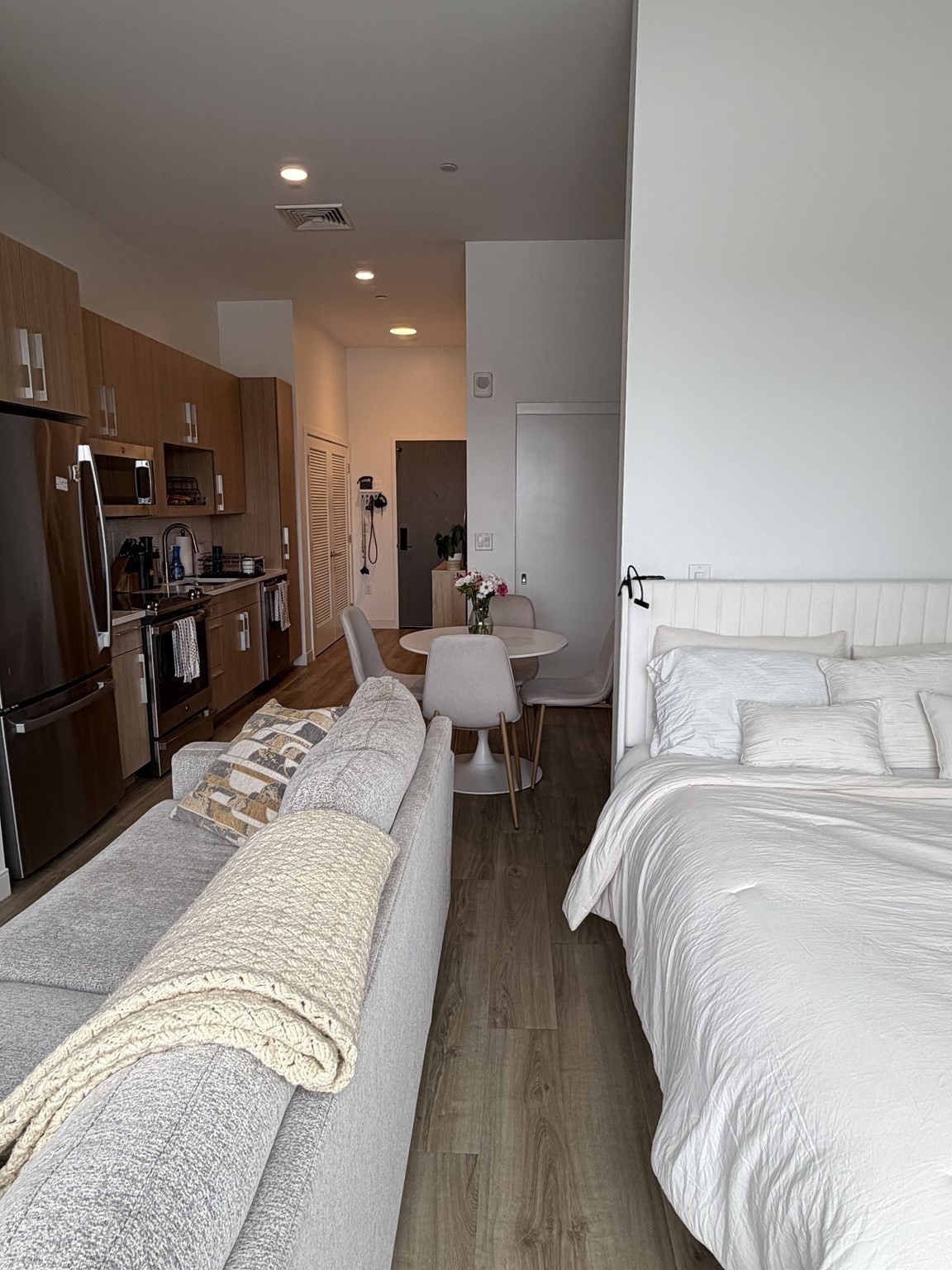 301 Guest St # 304