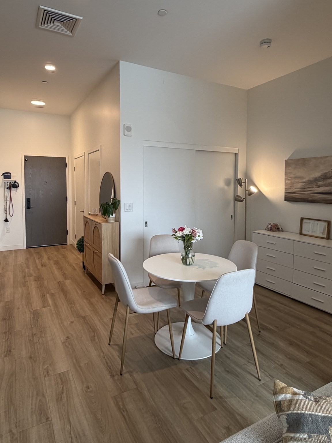 301 Guest St # 304