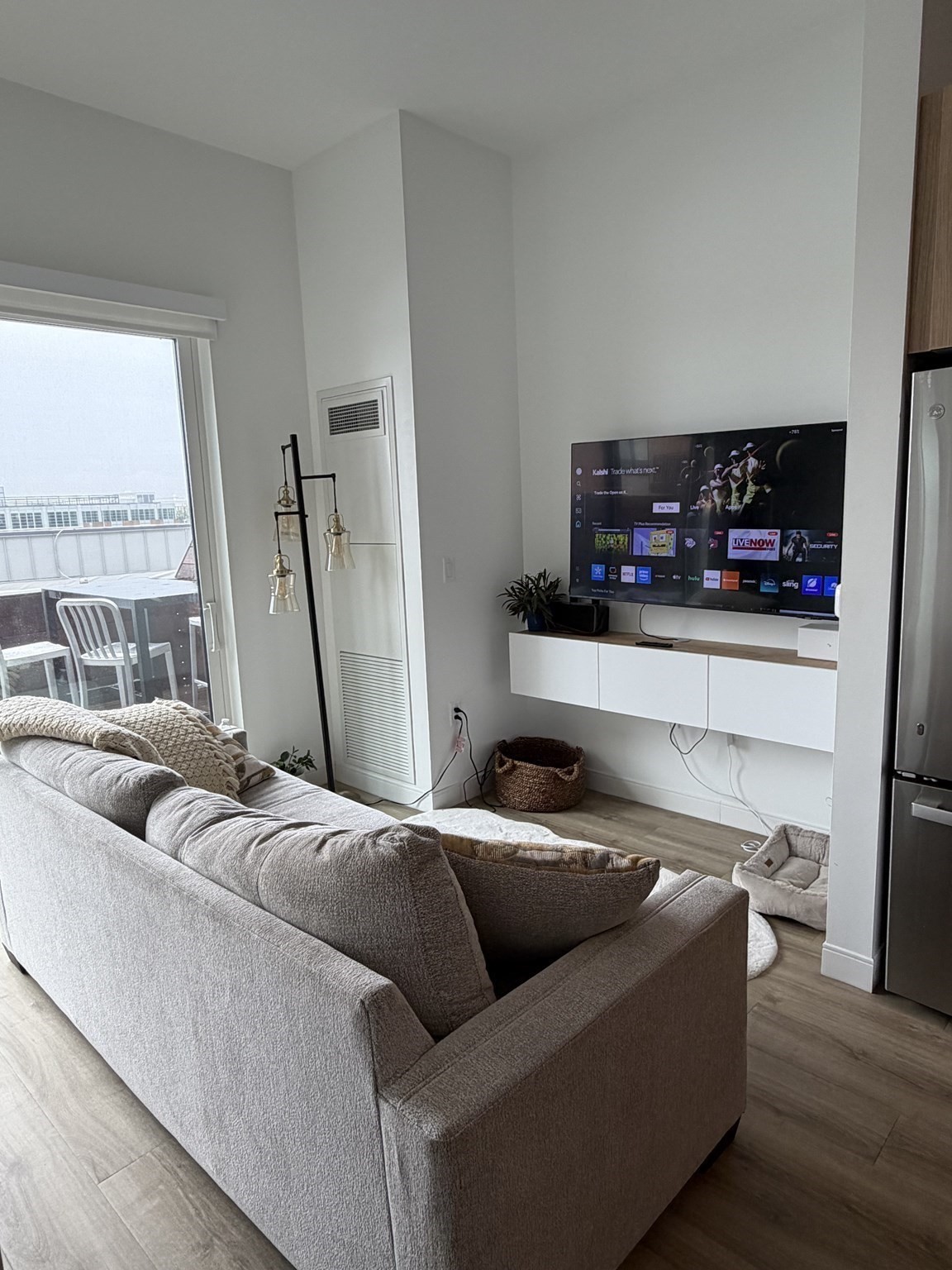 301 Guest St # 304