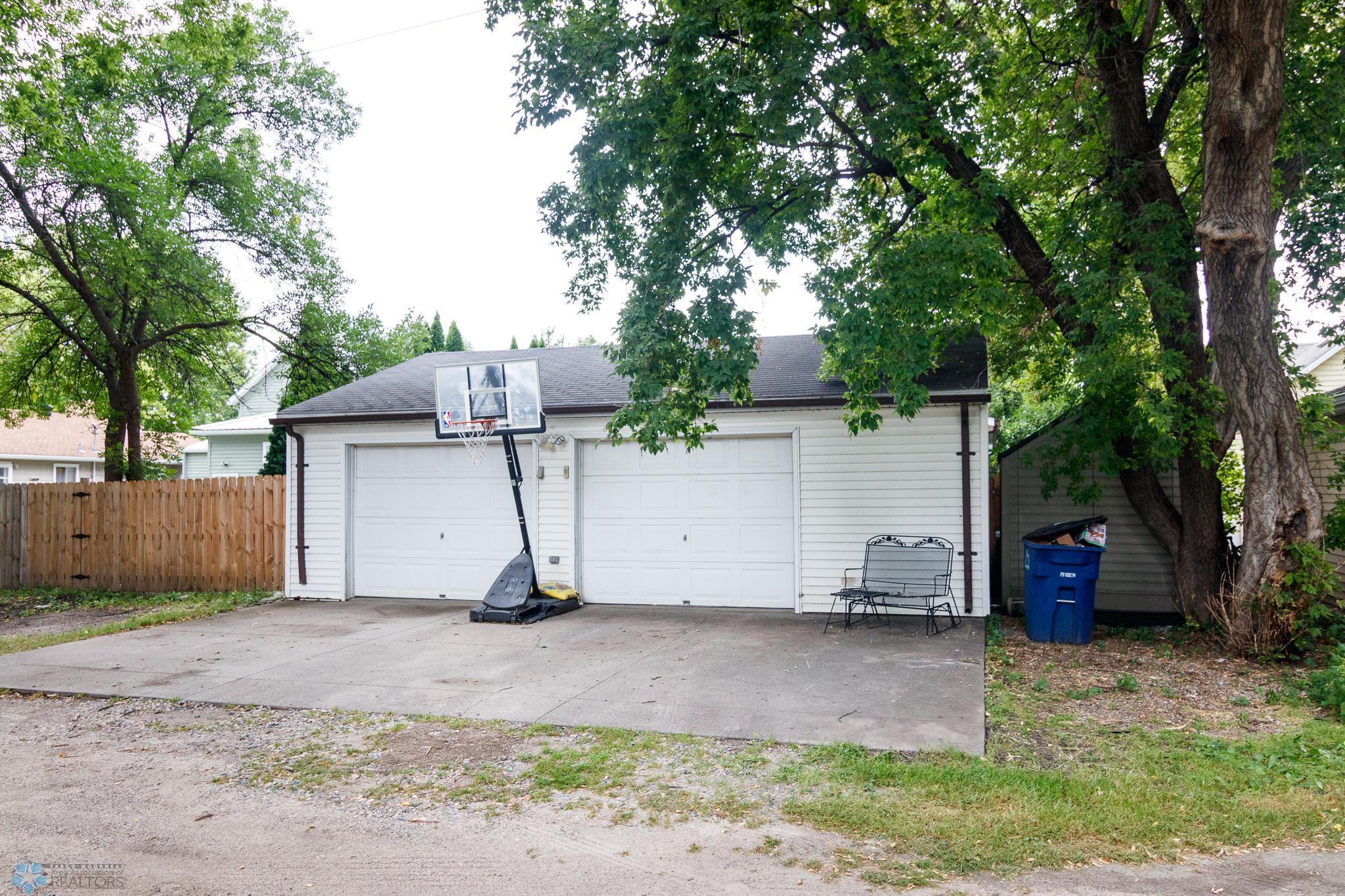 219 6th Avenue S