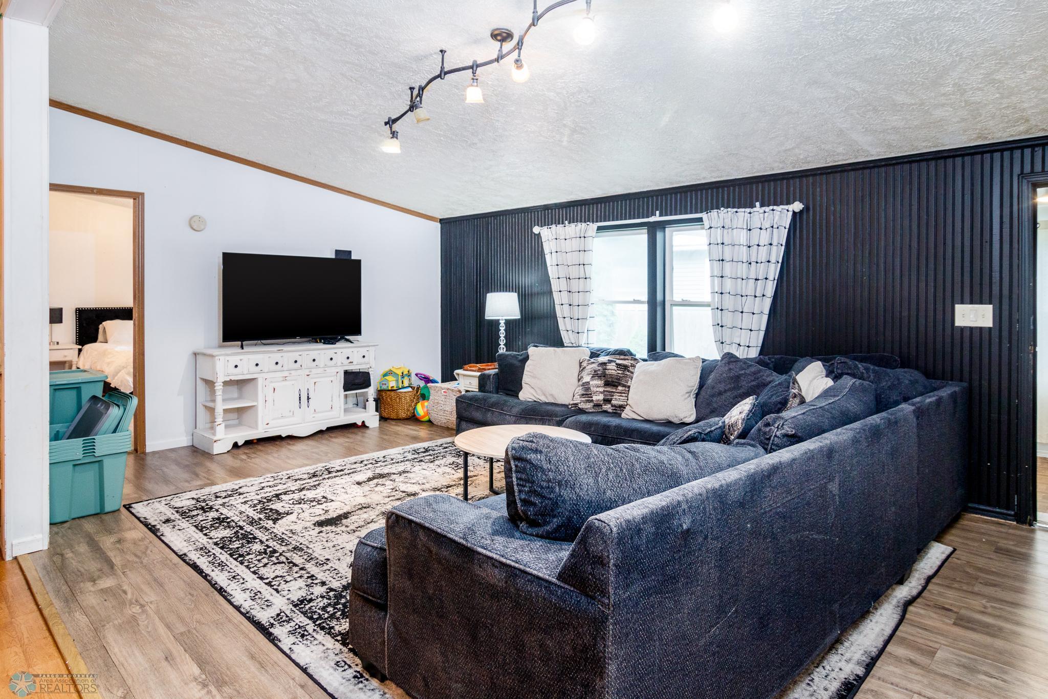 219 6th Avenue S