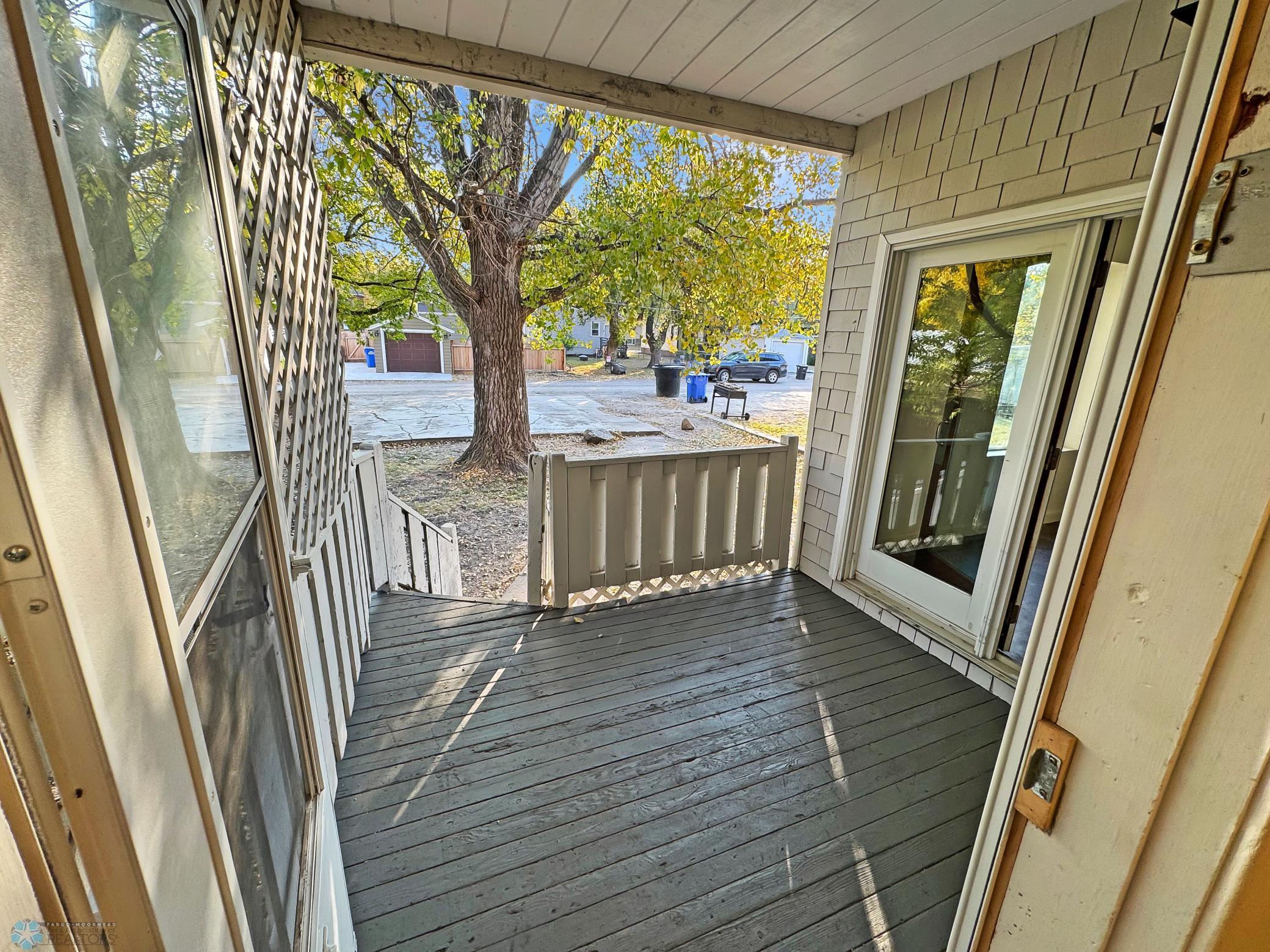 915 University Drive N