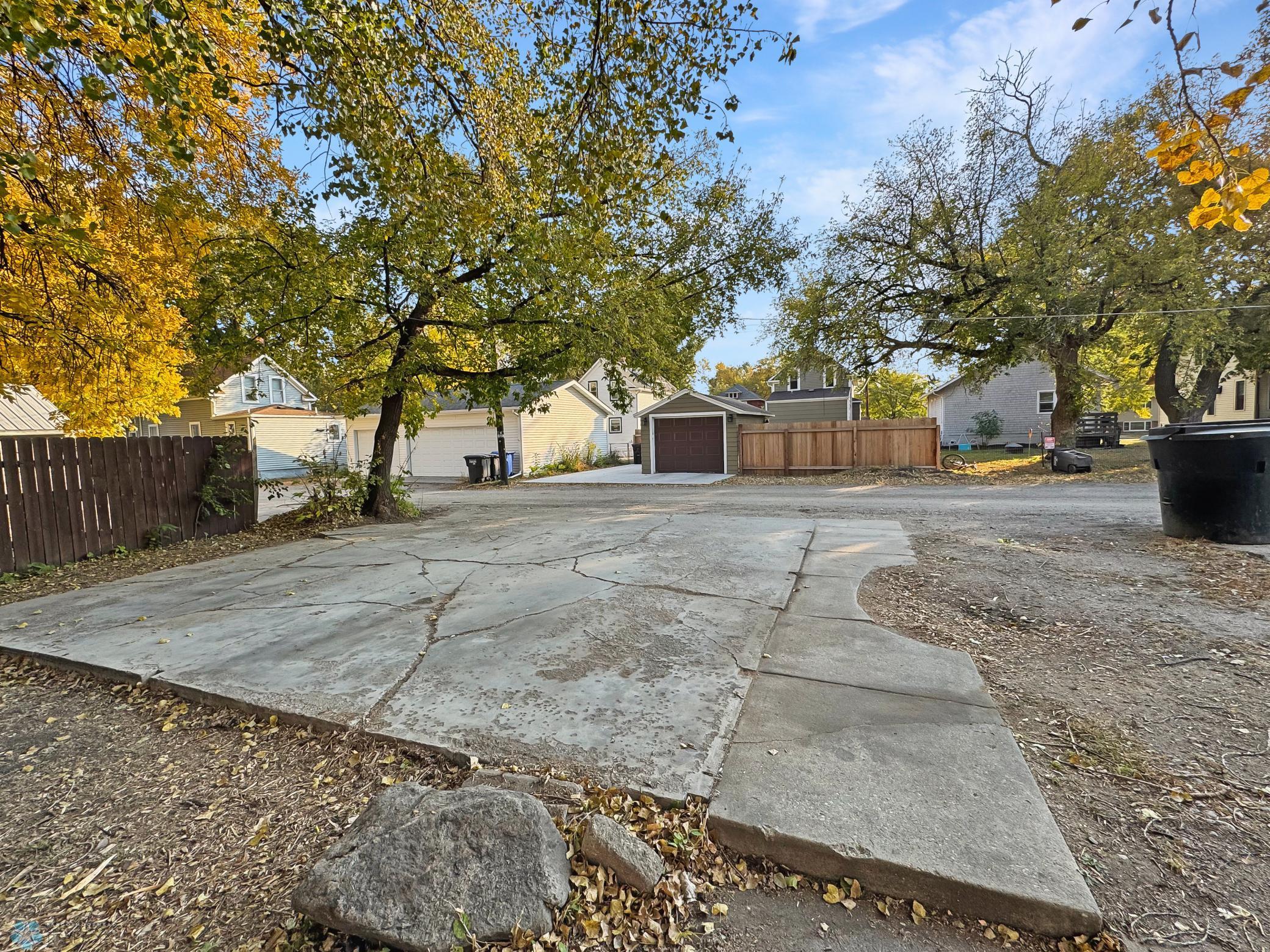 915 University Drive N