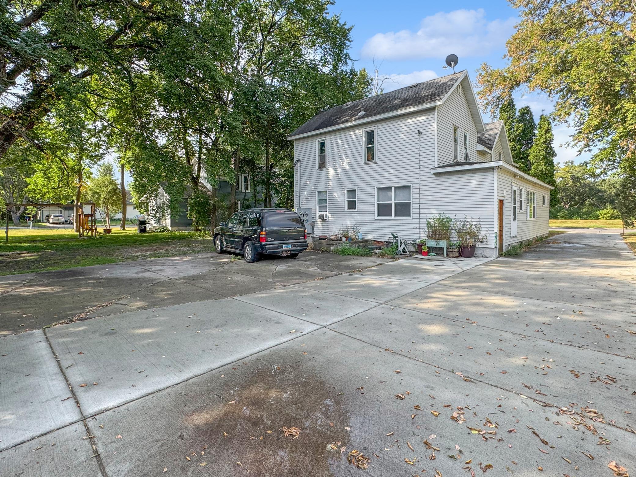 424 4th Street S