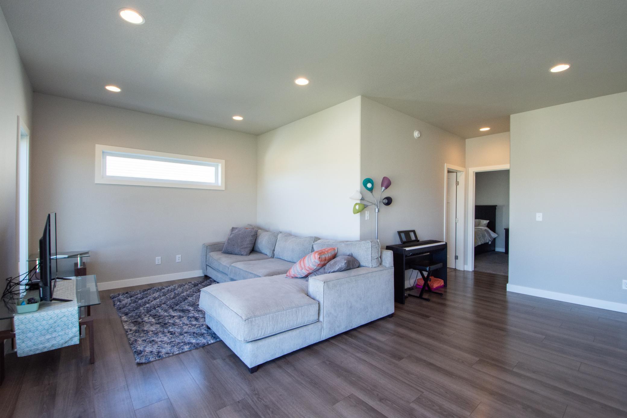 1050 Albert Drive W