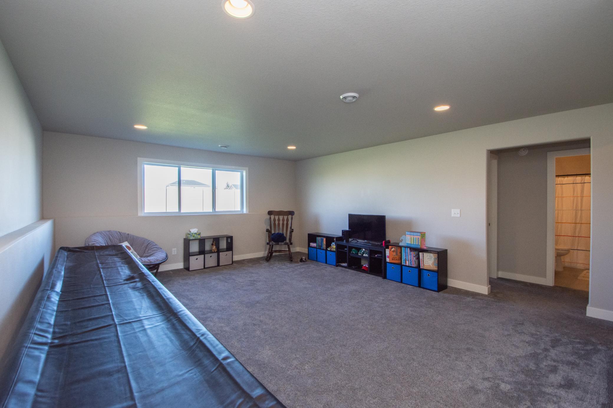 1050 Albert Drive W