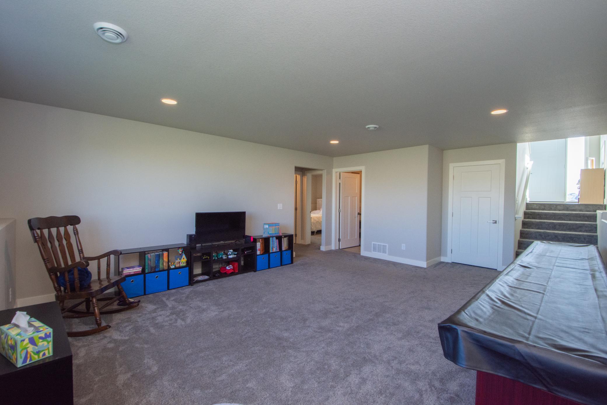 1050 Albert Drive W