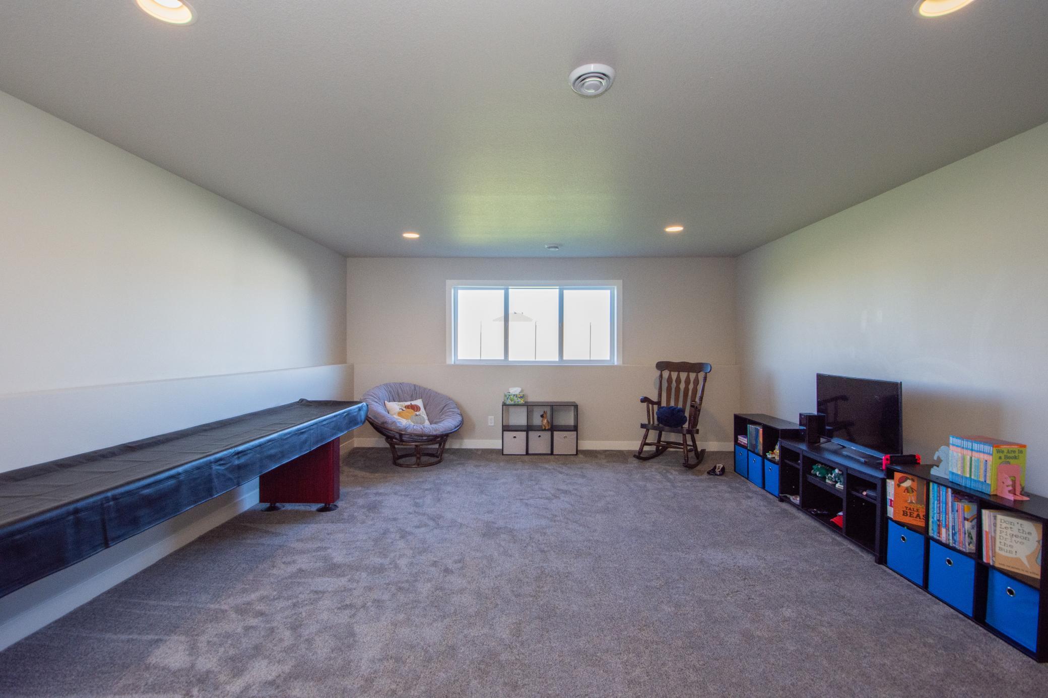 1050 Albert Drive W