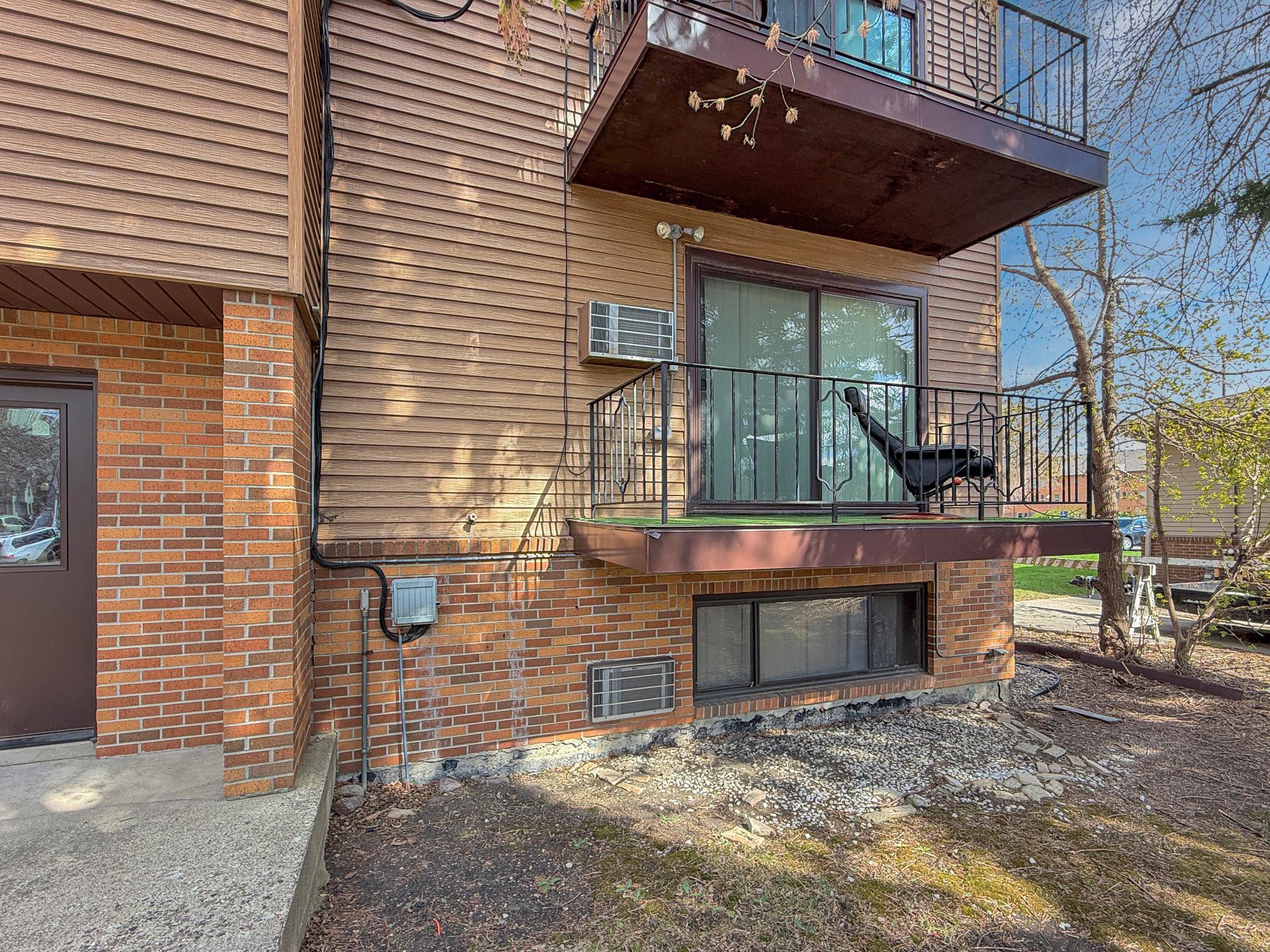 1225 7th Street S Unit: 4