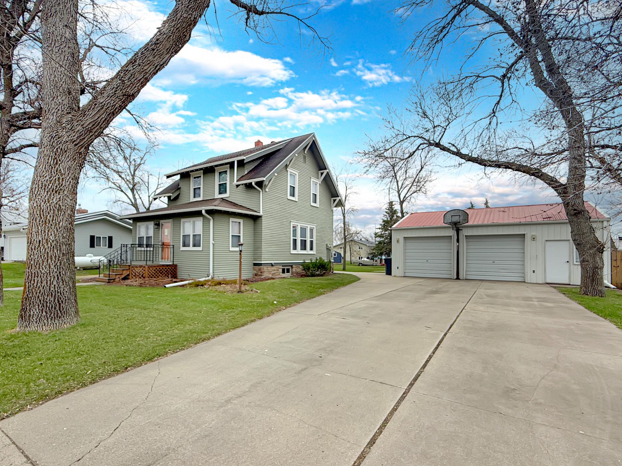 701 E Caledonia Avenue