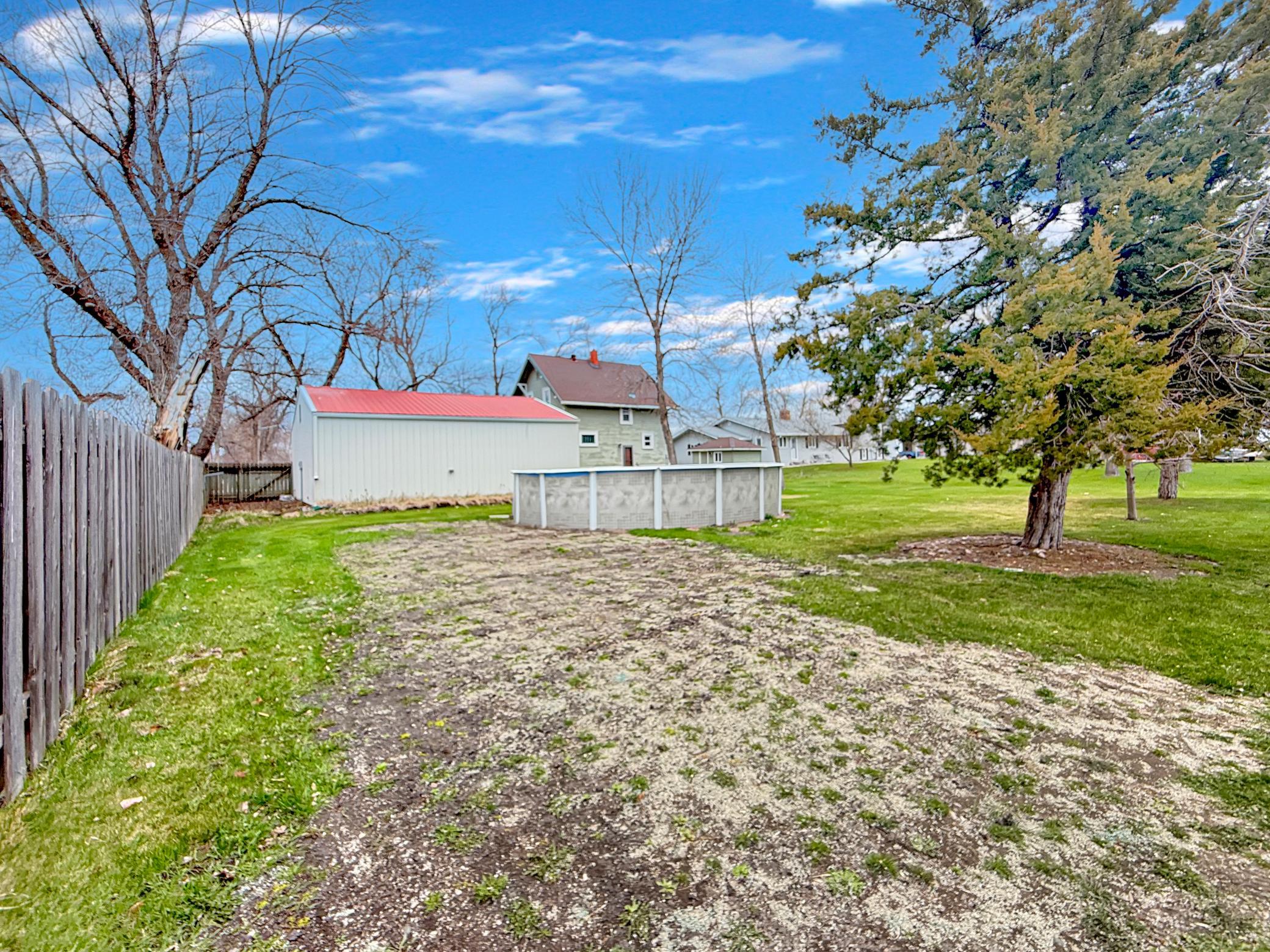 701 E Caledonia Avenue