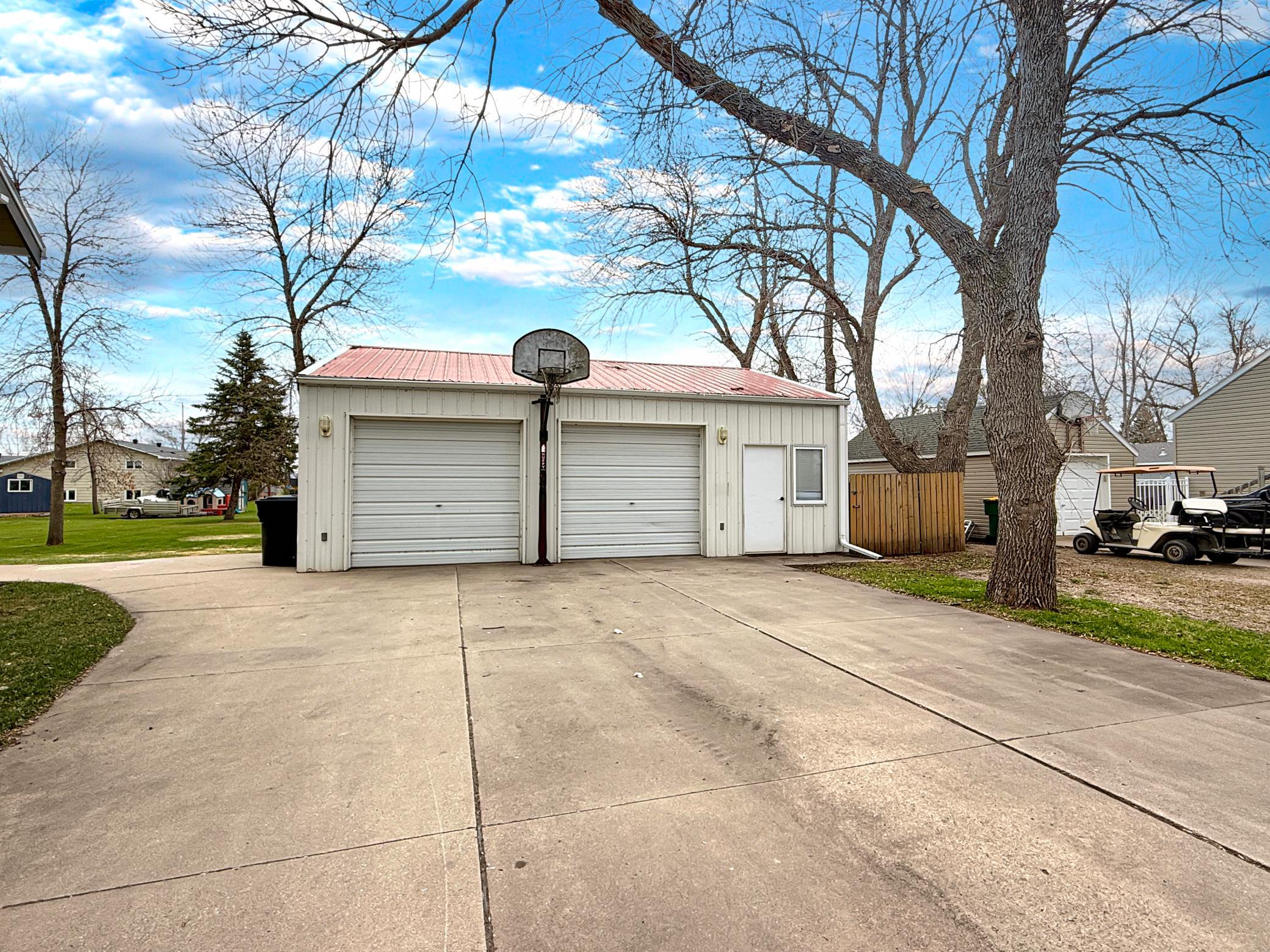701 E Caledonia Avenue