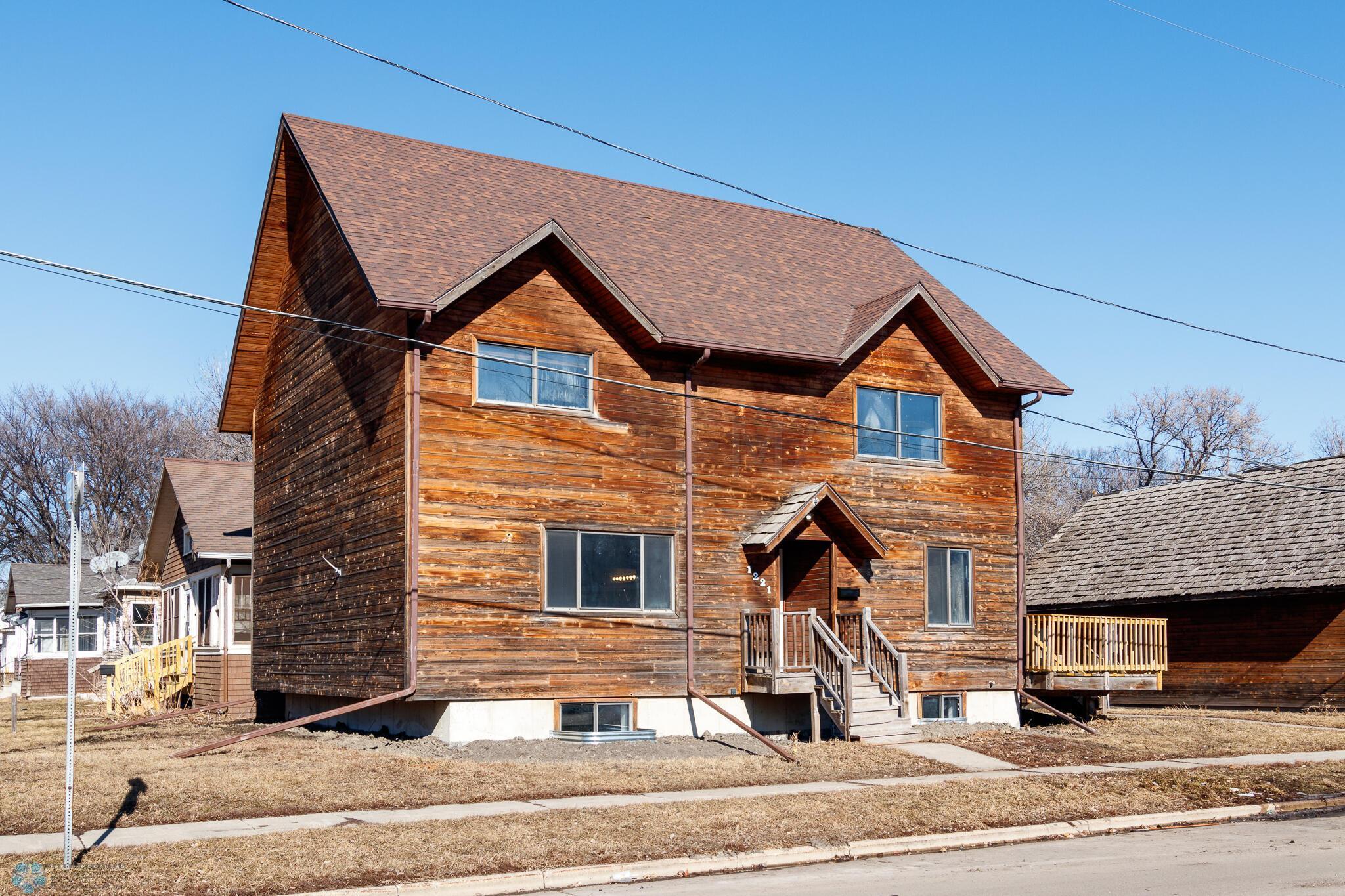 1221 9 Avenue N