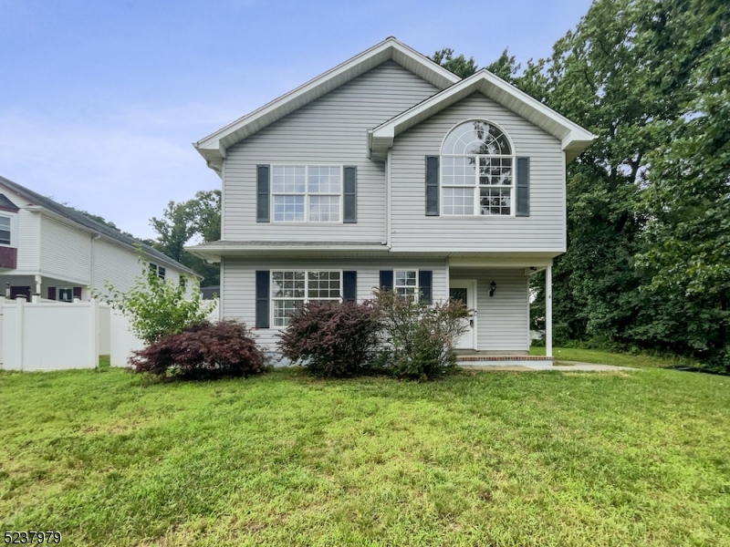 4 Harris Ave