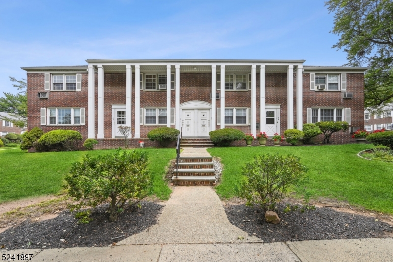 445 Morris Ave Unit: 12-D