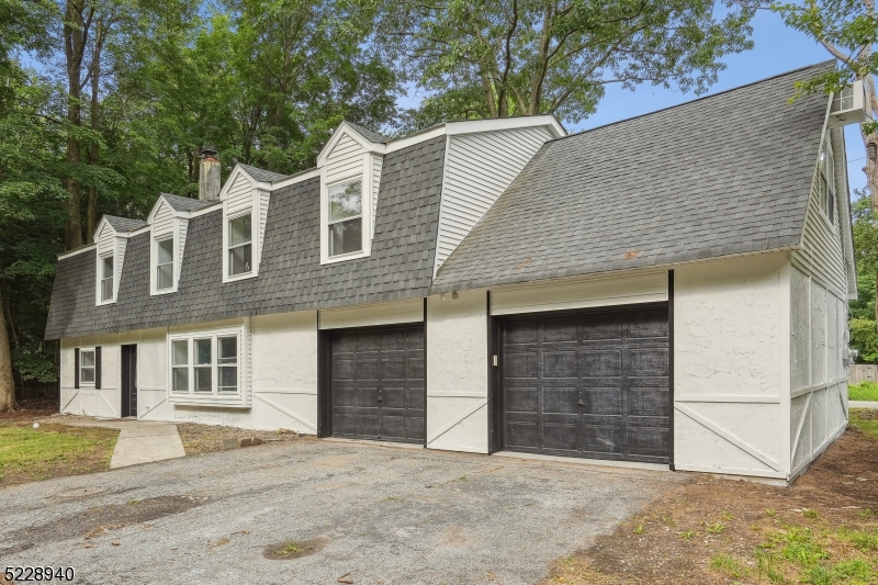 13 Barry Dr North