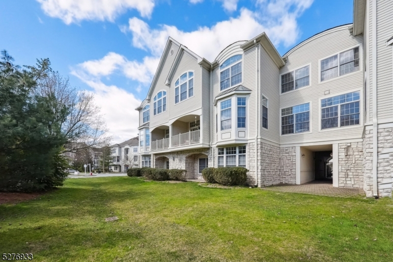 212 Edmonton Ct
