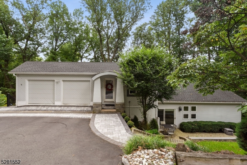 11 Susan Dr