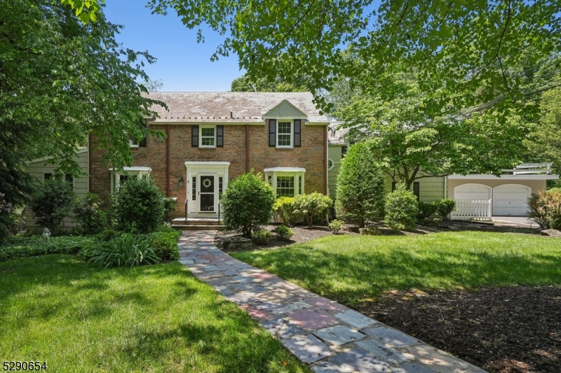 2 Ridge Ln