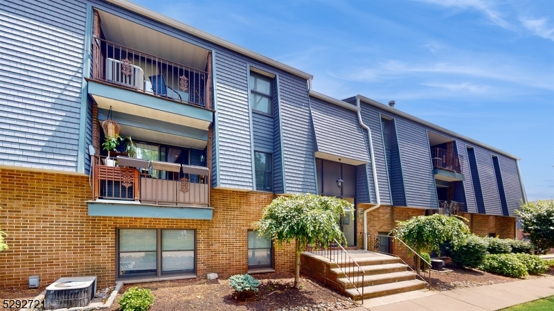 700 Schuyler Ave 24
